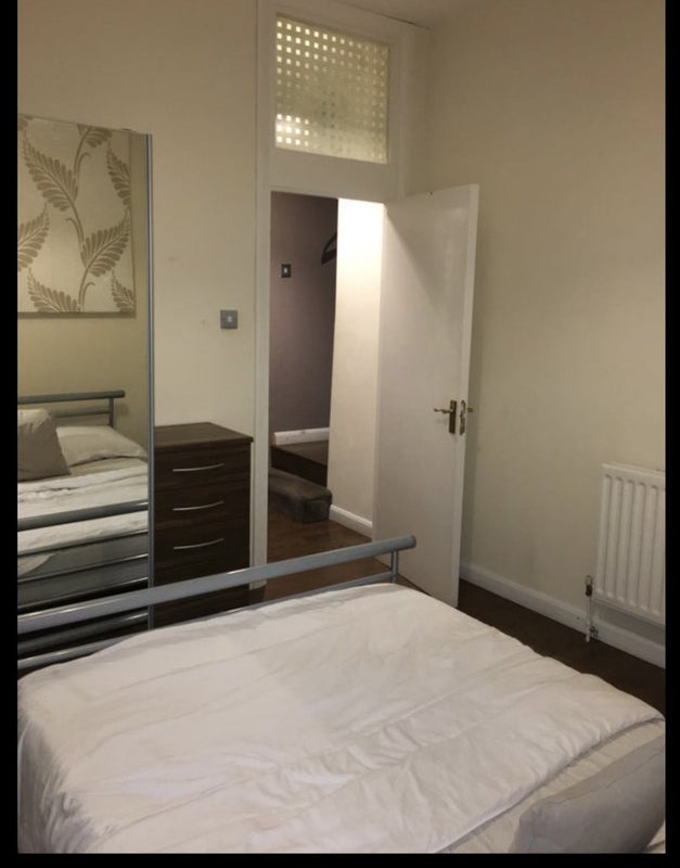 Room Overstone Road in Greater London