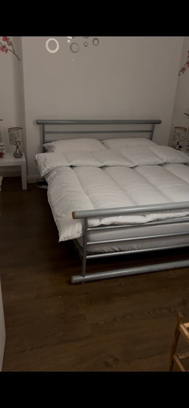 Room Overstone Road in Greater London
