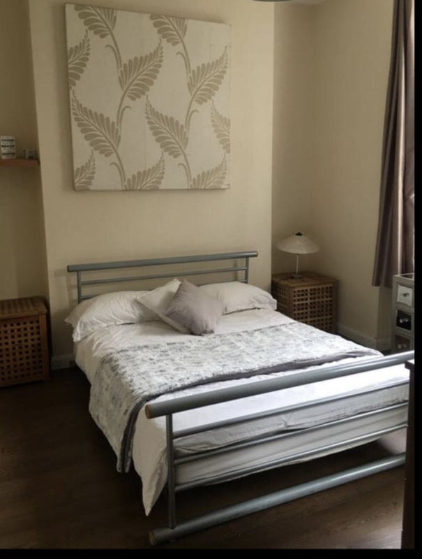 Room Overstone Road in Greater London