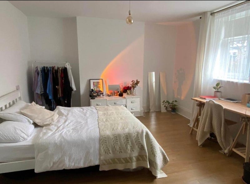 Room De Beauvoir Road in Greater London