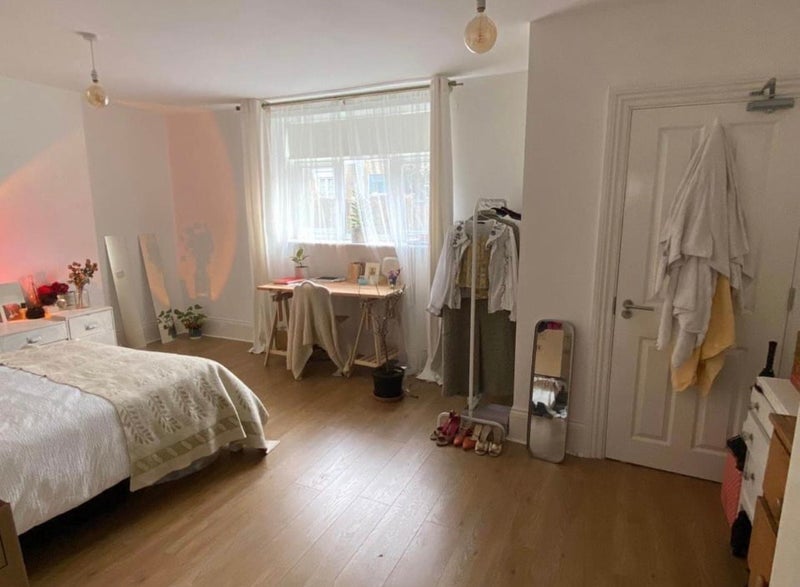 Room De Beauvoir Road in Greater London