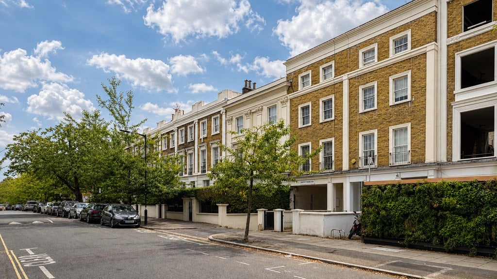 House Queen's Grove in City of Westminster