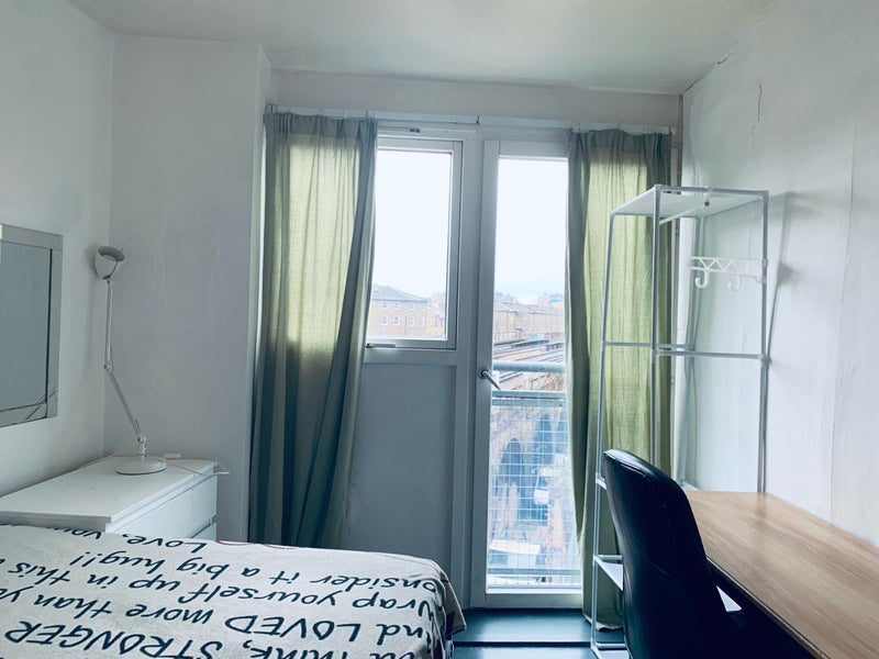Room Medlar Street in Greater London