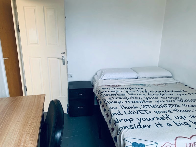 Room Medlar Street in Greater London