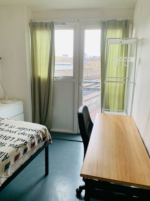 Room Medlar Street in Greater London
