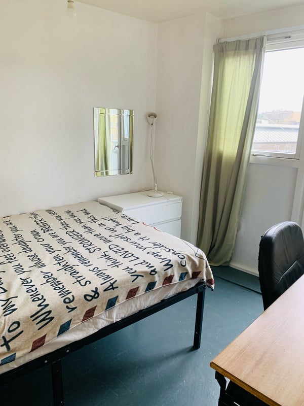 Room Medlar Street in Greater London