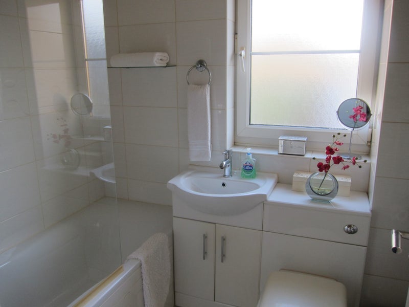Room Sirdar Road in Greater London