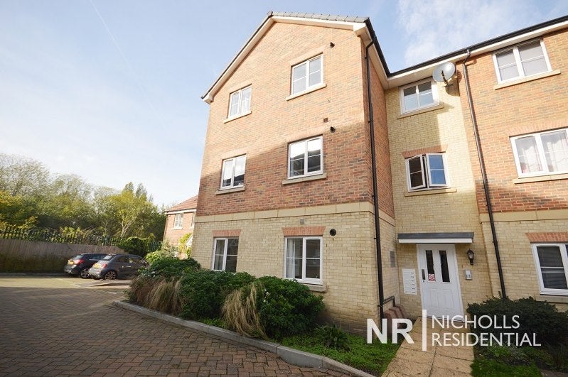 Flat Winter Close in Epsom and Ewell