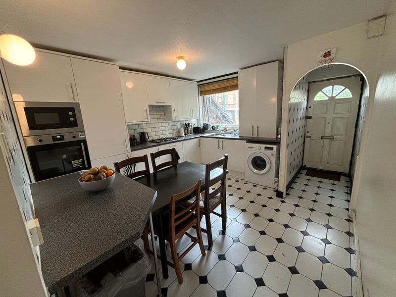 Room Fawcett Close in Greater London