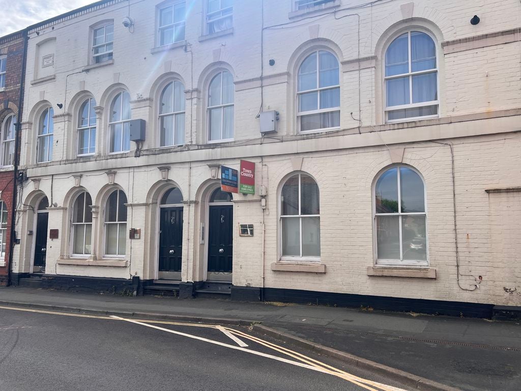 Flat Oswald Road in Oswestry