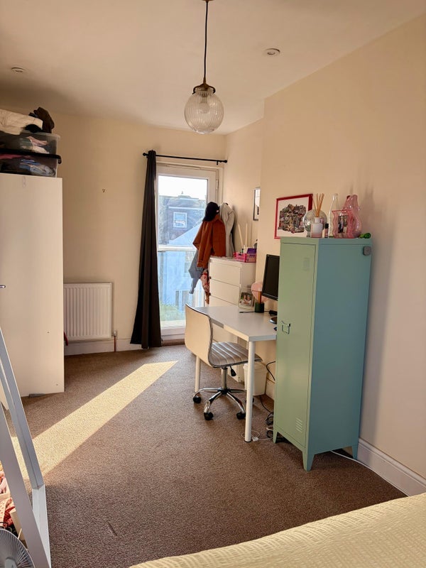 Room Totterdown Street in Greater London