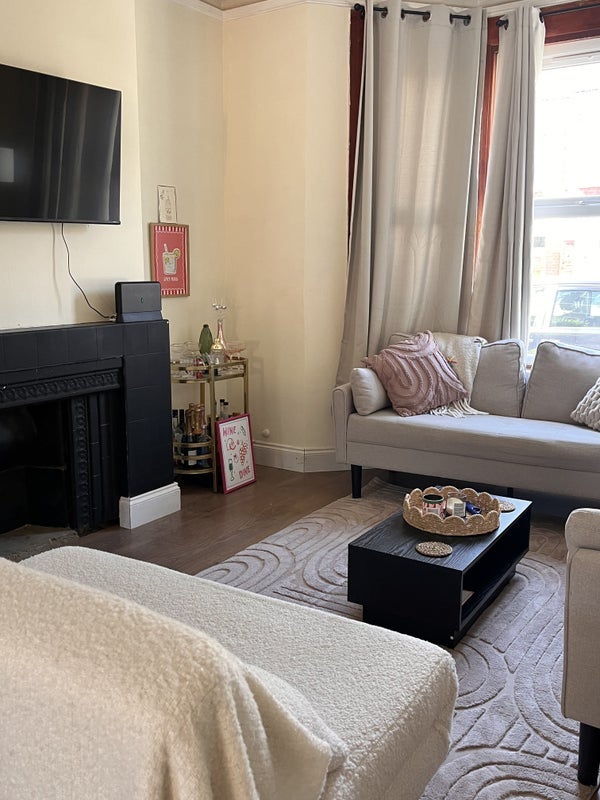 Room Totterdown Street in Greater London