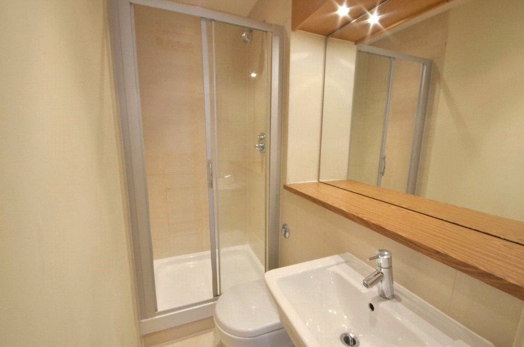 Flat Kelso Place in Manchester