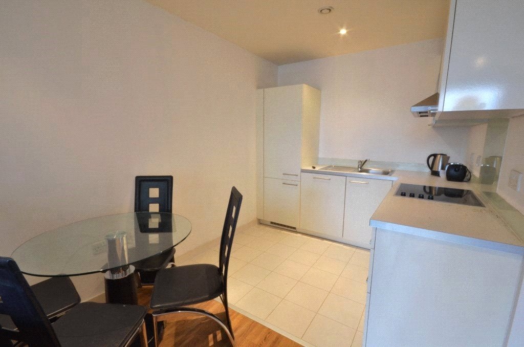 Flat Kelso Place in Manchester