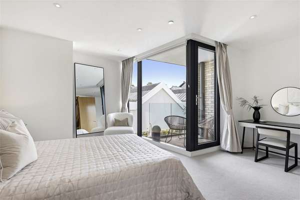 House Warriner Gardens in Greater London