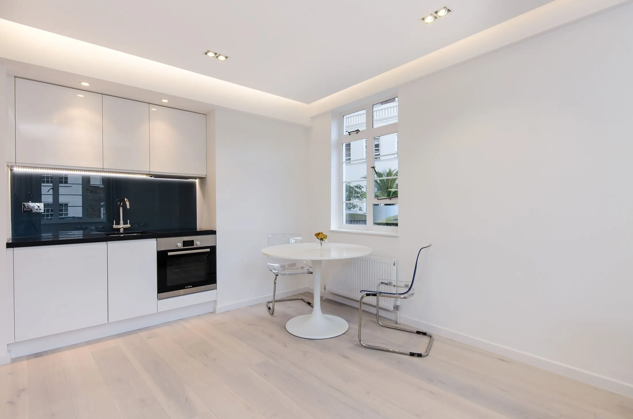 Flat Sloane Avenue in Greater London