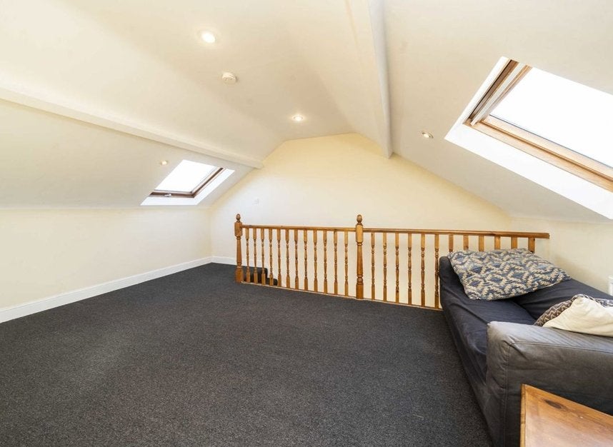 Flat Sandmere Road in Greater London