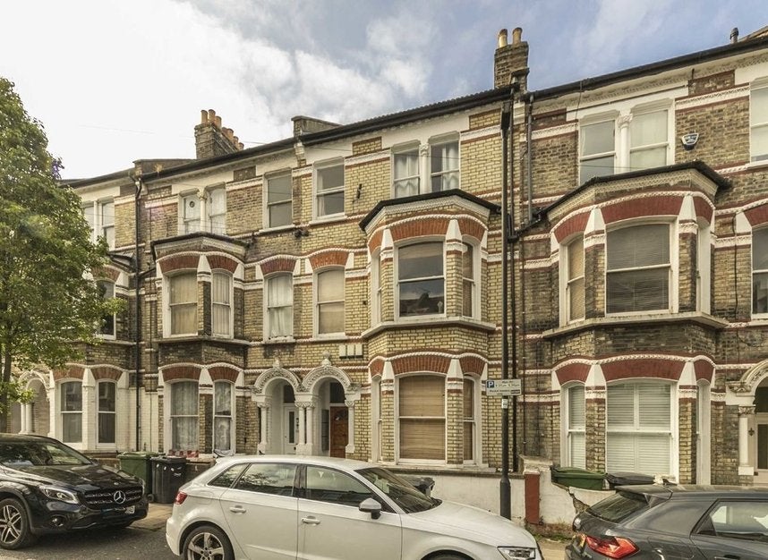 Flat Sandmere Road in Greater London