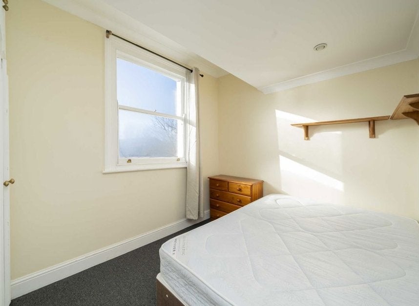 Flat Sandmere Road in Greater London