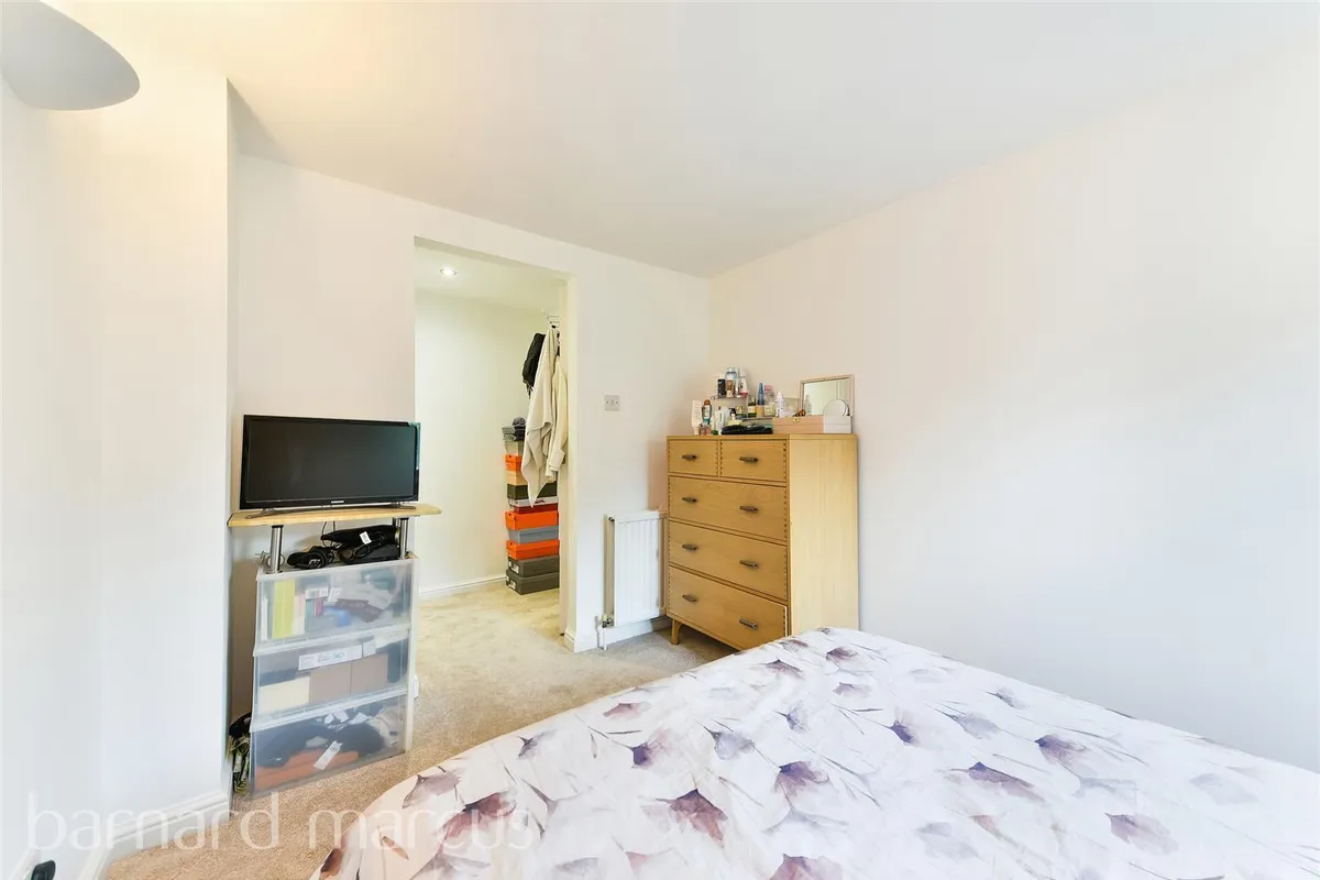 Flat Woodstock Grove in Greater London