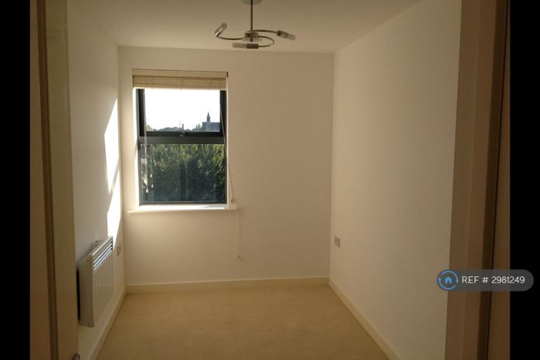Flat Harding Street in Swindon