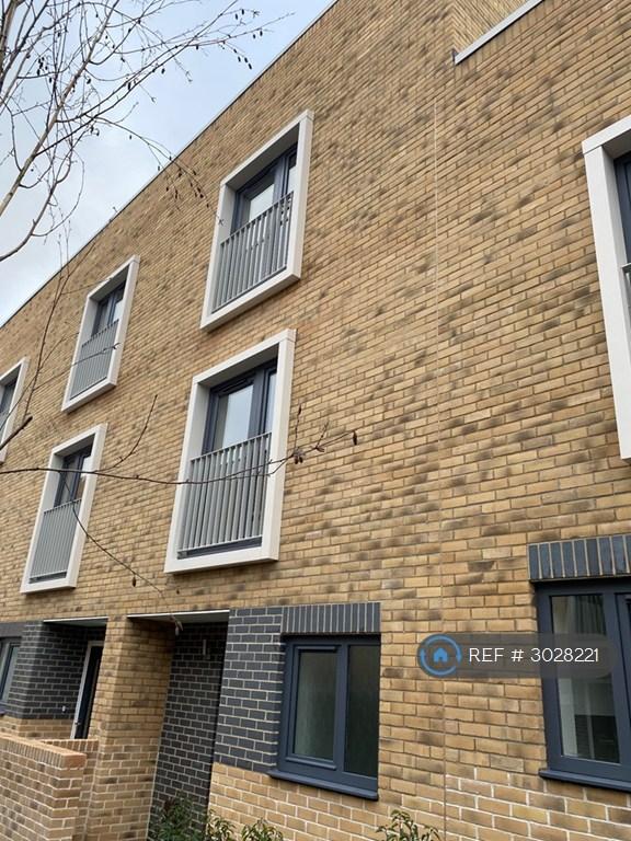 House Pear Mews in Greater London