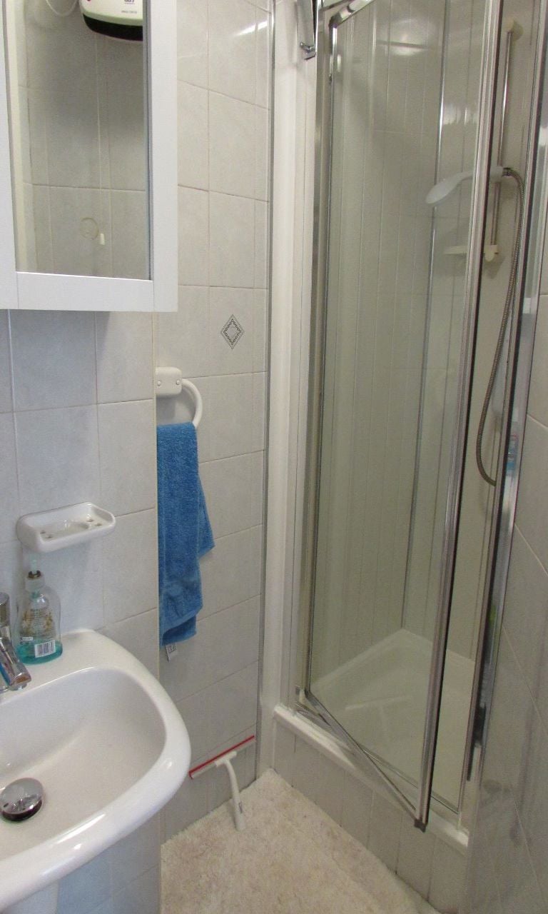 Flat Hughenden Lane in Glasgow