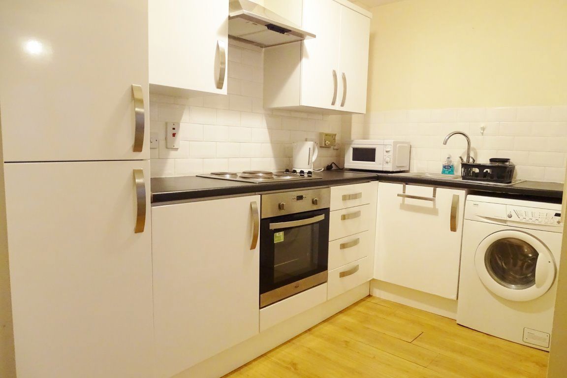 Flat Hughenden Lane in Glasgow