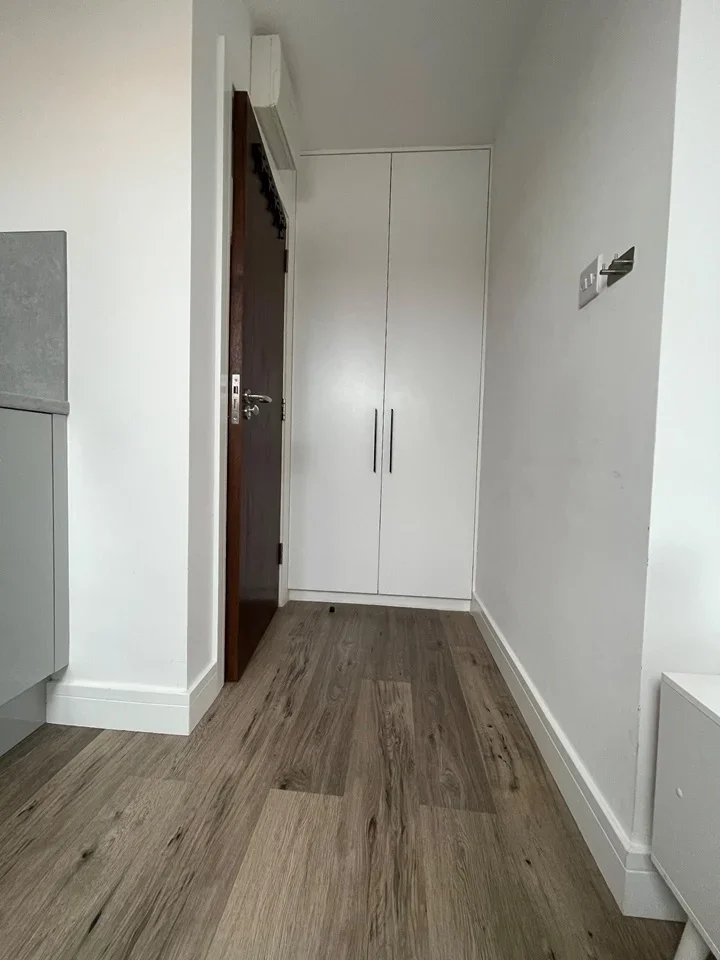 Flat Grenoble Gardens in Greater London