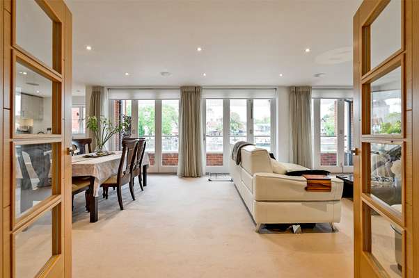Flat Brocas Street in Eton