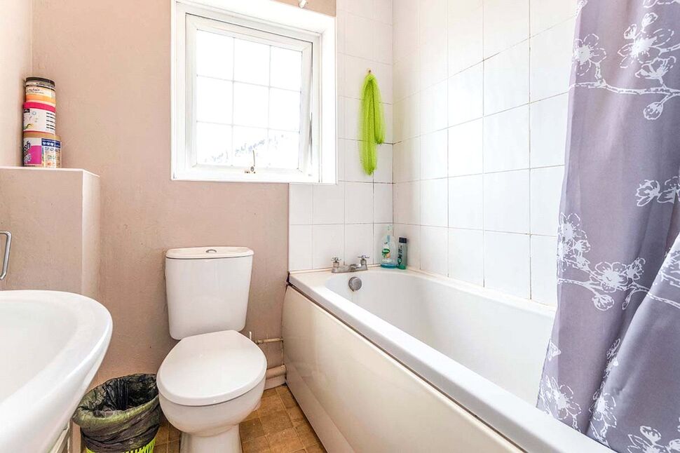 House Beanley Close in Luton