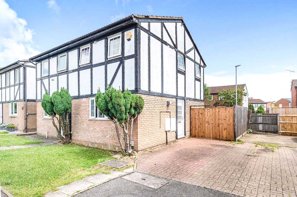 House Beanley Close in Luton