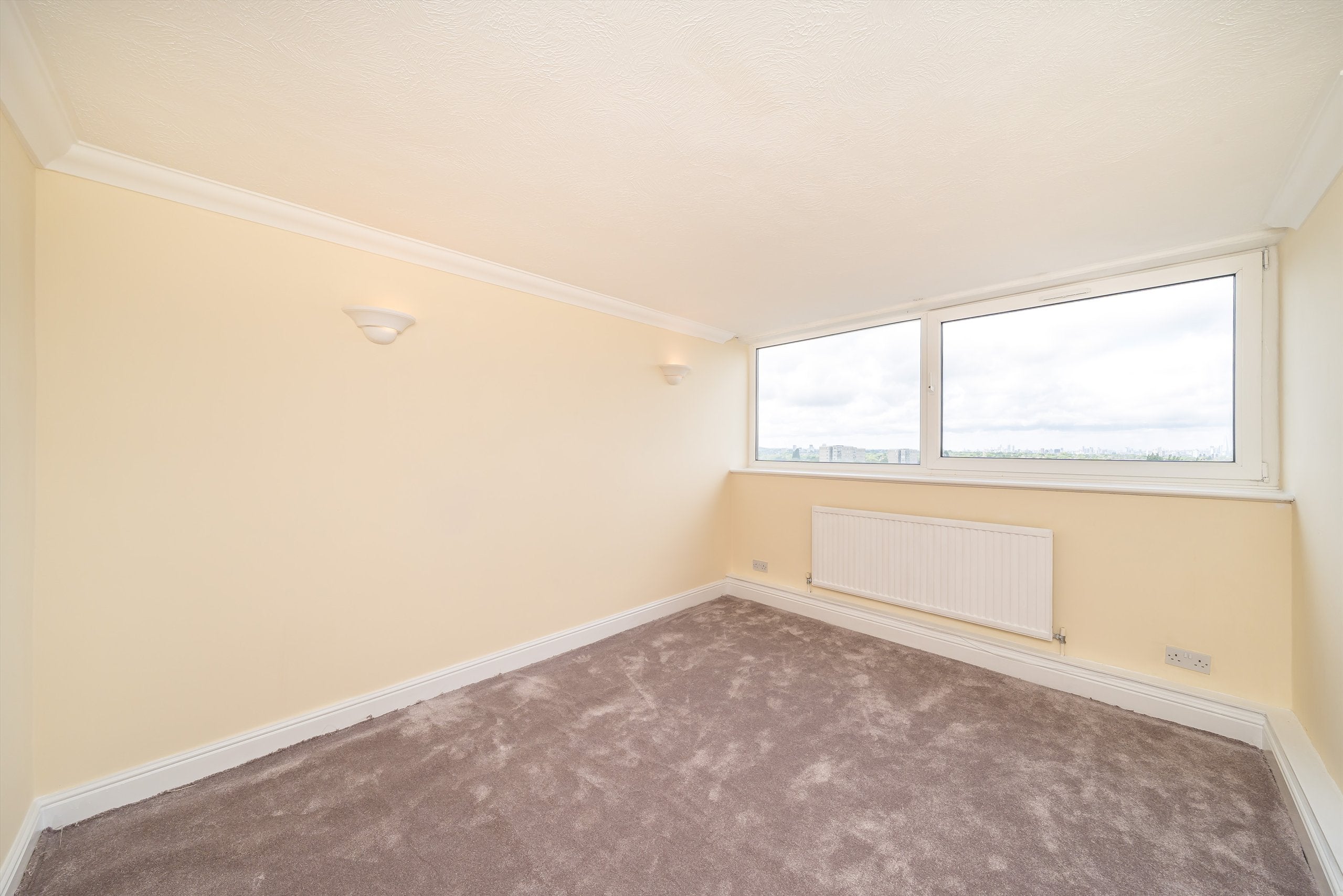 Flat Master Gunner Place in Greater London