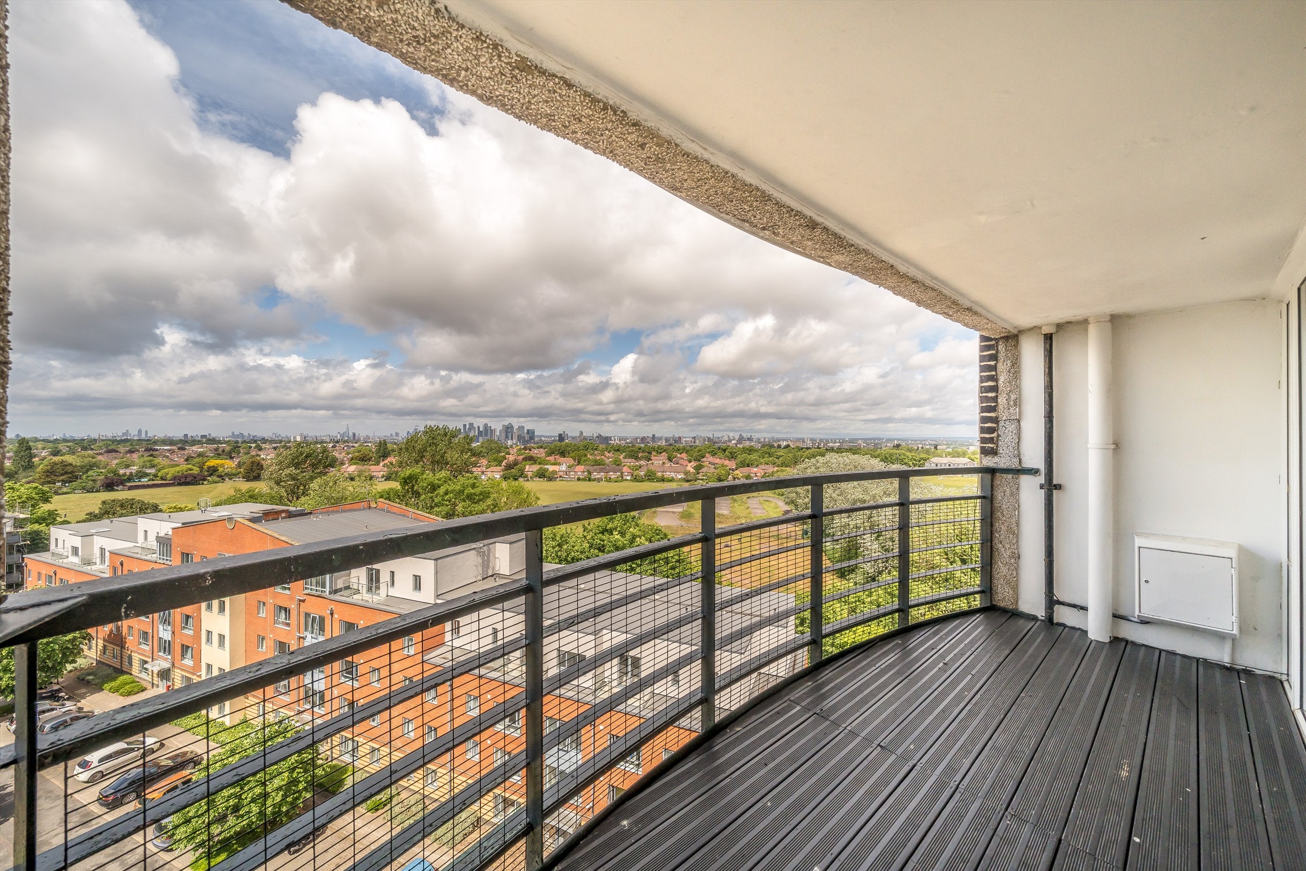 Flat Master Gunner Place in Greater London