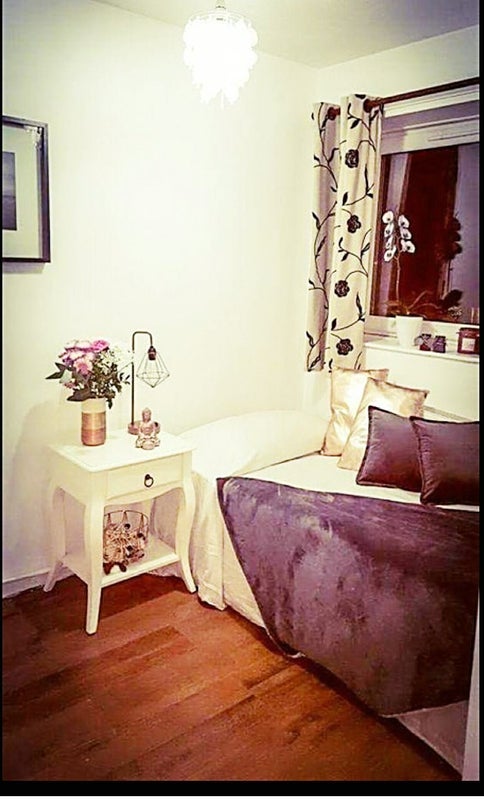 Room Dalling Road in Greater London