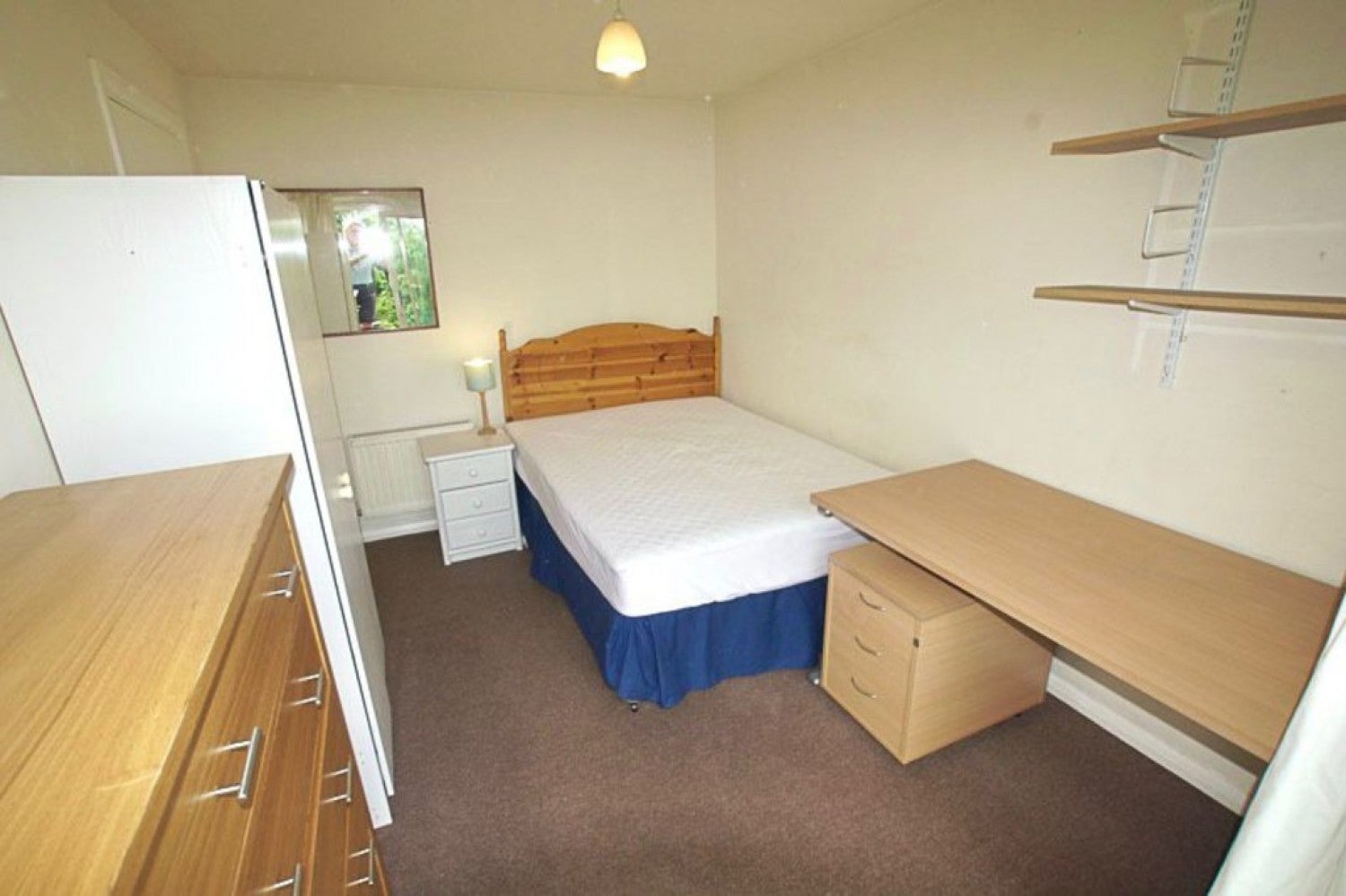 Room The Valley in Winchester
