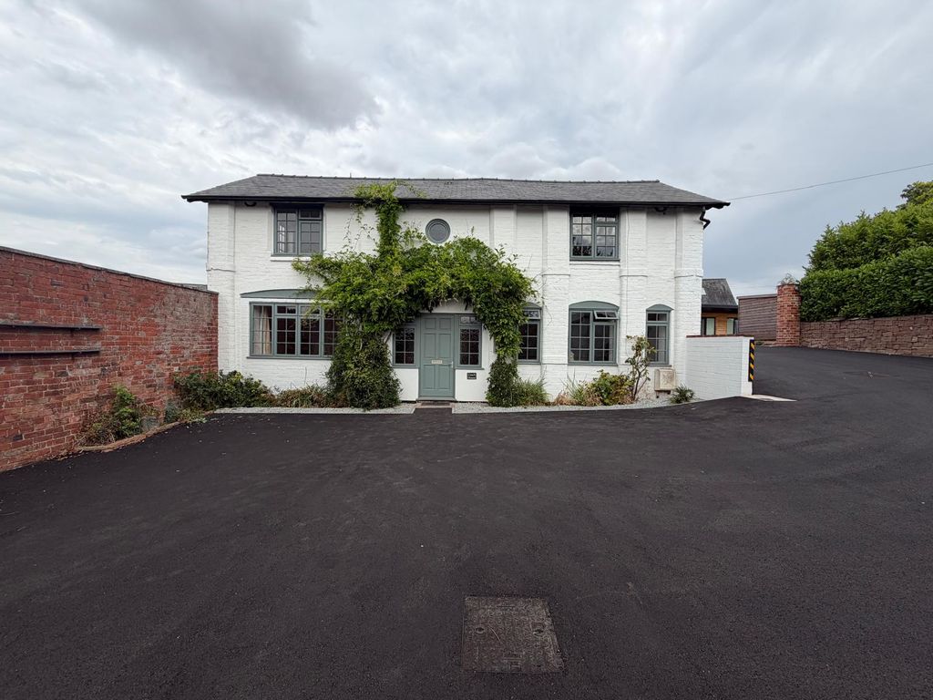 House Saint Peters Close in Bartestree