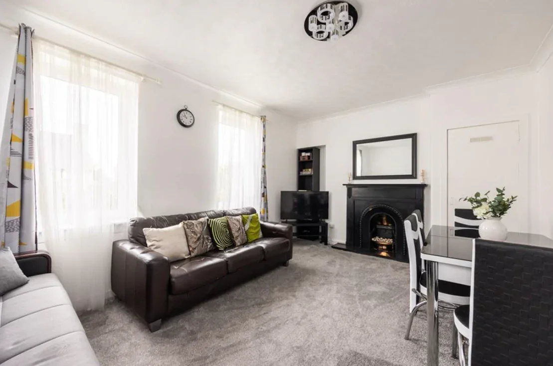 Flat Ferry Road Place in City of Edinburgh