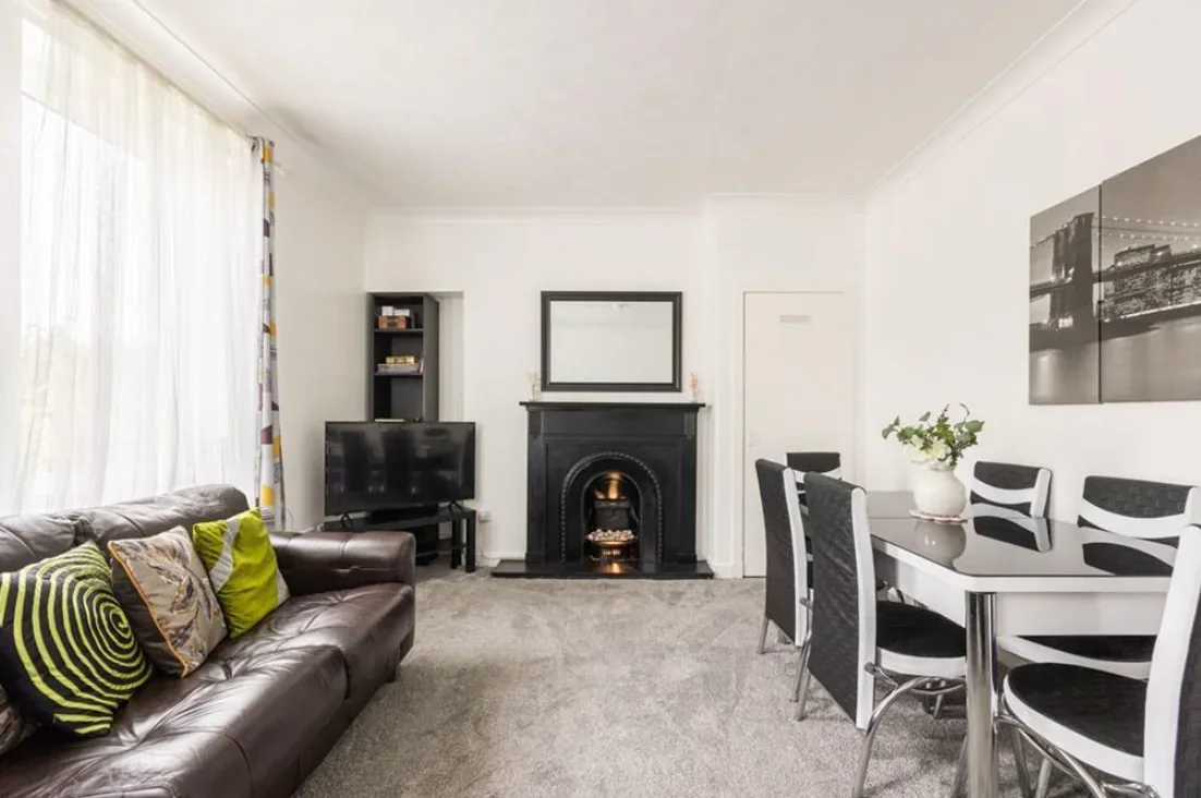 Flat Ferry Road Place in City of Edinburgh