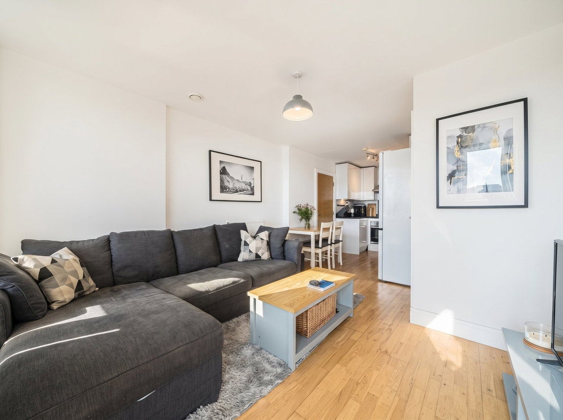 Flat Dowells Street in Greater London