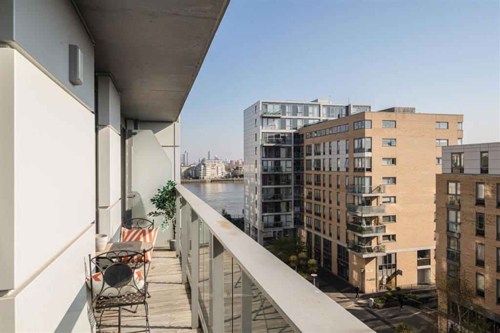 Flat Dowells Street in Greater London