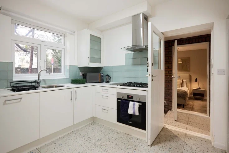 House Ravenswood Court in Greater London