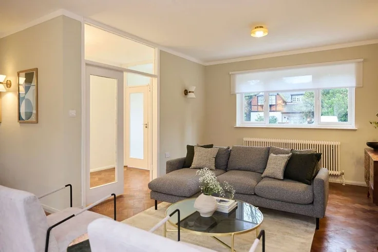House Ravenswood Court in Greater London