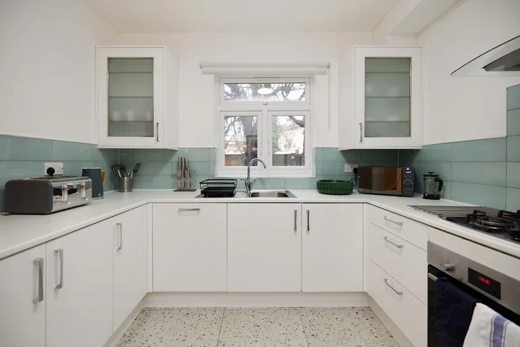 House Ravenswood Court in Greater London
