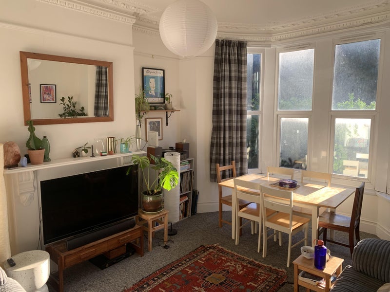 Room Effingham Road in Bristol