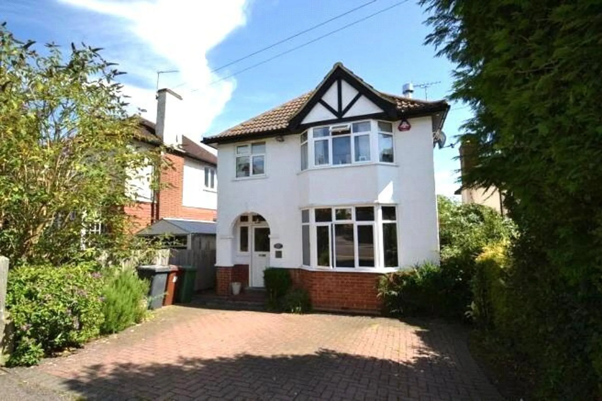 House The Crosspath in Hertsmere