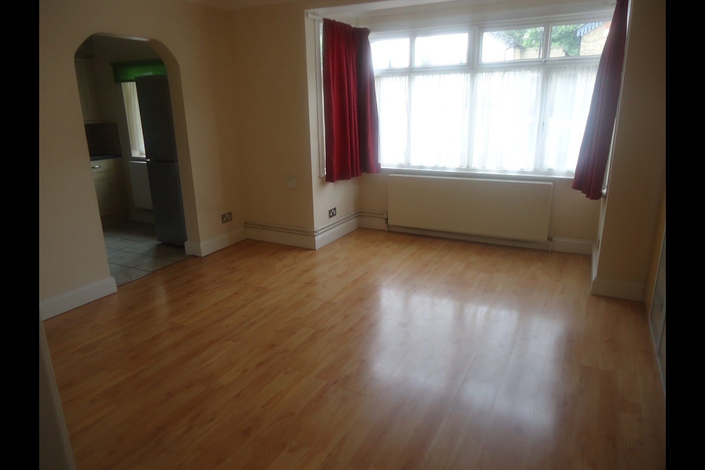 Flat Heathfield Road in Greater London