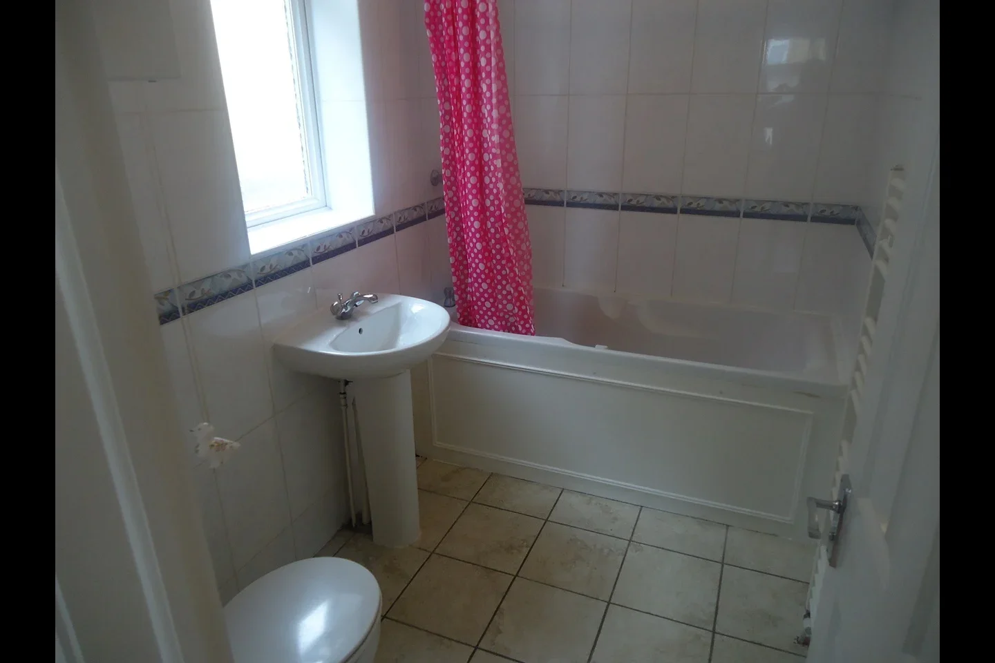 Flat Heathfield Road in Greater London