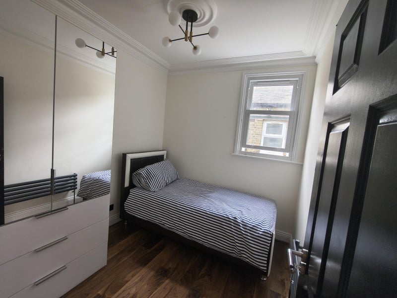 Room Park Avenue in Greater London