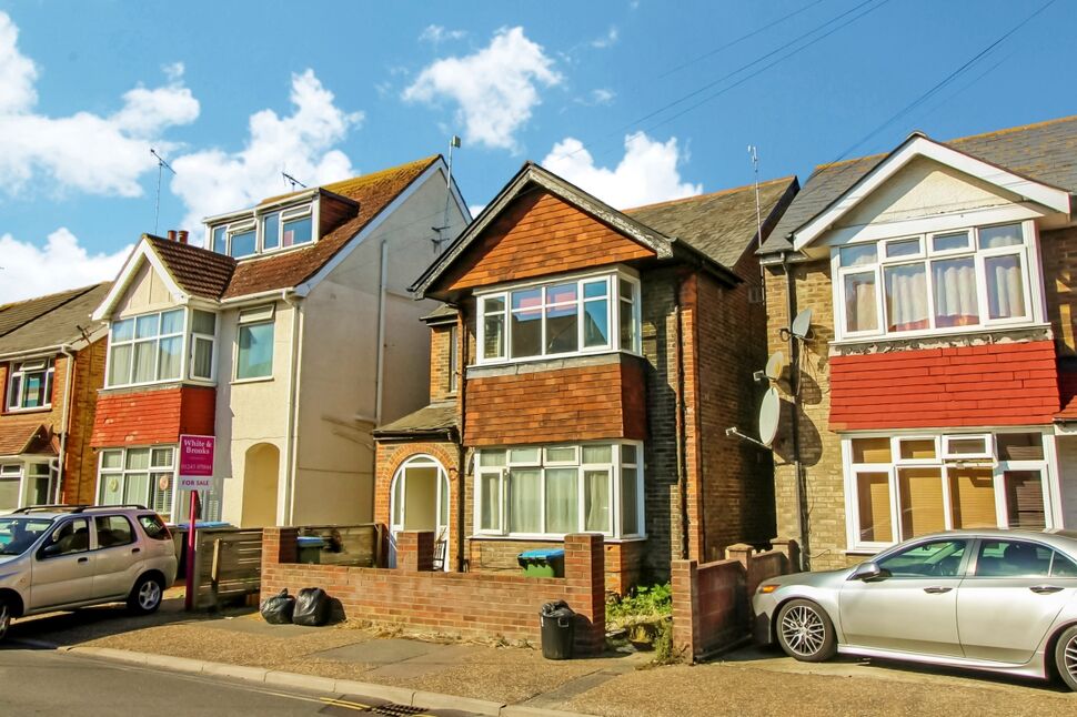 Flat Longford Road in Arun